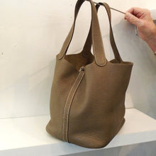 Load image into Gallery viewer, Hermes Vintage Picotin 18 Etoupe Clemence Leather