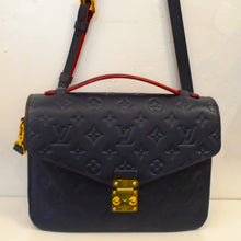 Load image into Gallery viewer, This Louis Vuitton Vintage Navy Metis Burgundy Trimmed Pochette has gold hardware, a carrying handle and an adjustable shoulder strap. The interior of this bag is red with black stripes.