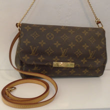 Load image into Gallery viewer, This Louis Vuitton Vintage Monogram MM has gold hardware which includes a shoulder chain and clasp on the mid bottom of the flap. It comes with an adjustable camel leather shoulder strap.
The interior of this bag is reddish Plumb.