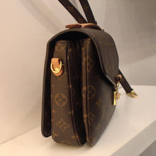Load image into Gallery viewer, Louis Vuitton Vintage Monogram Metis Pochette MM