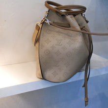 Load image into Gallery viewer, Louis Vuitton Vintage Mahina Girolata With Pochette