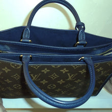 Load image into Gallery viewer, Louis Vuitton Vintage Monogram Popincourt PM