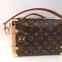 Load image into Gallery viewer, Louis Vuitton Vintage Monogram Side Trunk