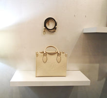 Load image into Gallery viewer, Louis Vuitton Vintage On The Go Vanilla PM