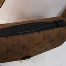 Load image into Gallery viewer, Louis Vuitton Vintage Reverse Monogram M`etis Pochette