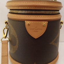 Load image into Gallery viewer, Louis Vuitton Vintage Reverse Monogram Cannes Vanity