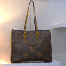 Load image into Gallery viewer, Louis Vuitton Vintage Reverse On The Go GM