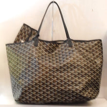 Load image into Gallery viewer, This Goyard Black/Brown Saint Louis GM with Snap Wallet has the traditional Goyard design in Brown, Black and Cream color. This bag has a snap wallet included with the same Goyard design as the GM. The interior of this bag is a lovely cream color.
