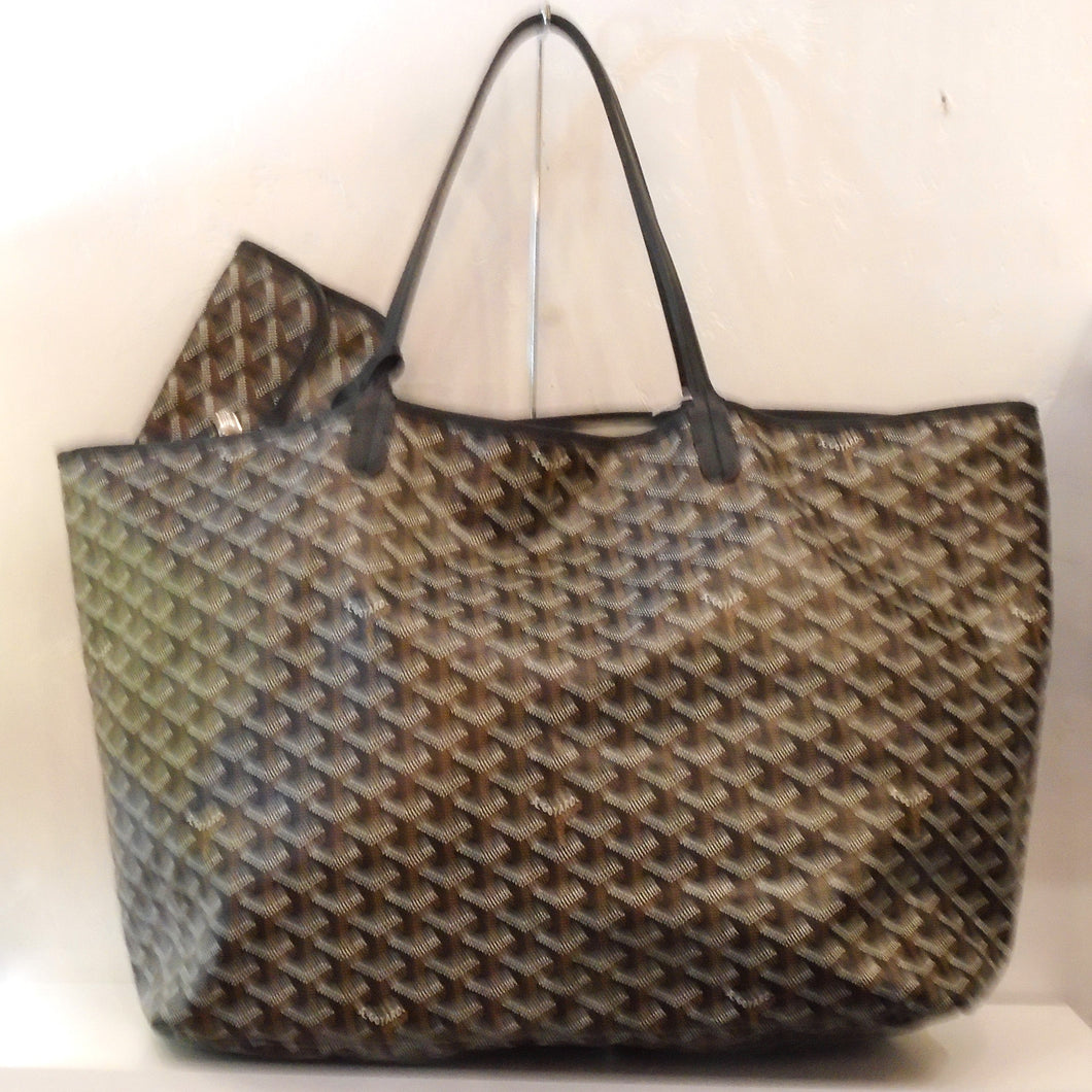 This Goyard Black/Brown Saint Louis GM with Snap Wallet has the traditional Goyard design in Brown, Black and Cream color. This bag has a snap wallet included with the same Goyard design as the GM. The interior of this bag is a lovely cream color.