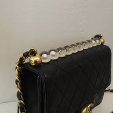 Load image into Gallery viewer, Chanel Vintage Flap With Acrylic Beads
