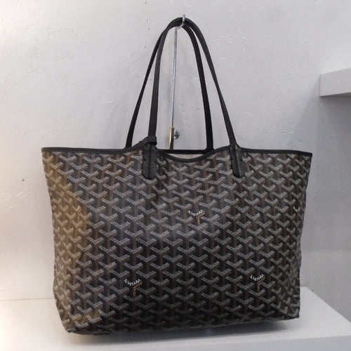 This Goyard Black/Brown Saint Louis PM is in the original Goyard Pattern with black trim including the double shoulder straps. The interior of this bag is a soft cream color.