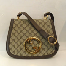 Load image into Gallery viewer, This Gucci Vintage Blondie NM Medium Top Handle bag has an adjustable shoulder strap and gold hardware which includes the large Gucci logo on the front of the bag. It has the original Gucci pattern and dark brown trim. The interior of this bag is a soft cream.
