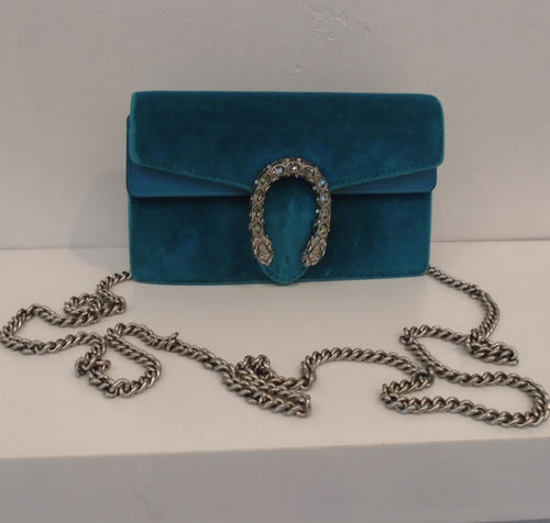 This Gucci Vintage Teal Velvet Mini Dionysus has silver hardware which includes the horse shoe shaped double headed dragon front latch and shoulder chain. The interior of this bag is tan.
