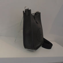 Load image into Gallery viewer, Hermes Vintage Clemence Leather Evelyne TPM
