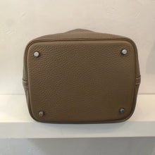Load image into Gallery viewer, Hermes Vintage Picotin 18 Etoupe Clemence Leather
