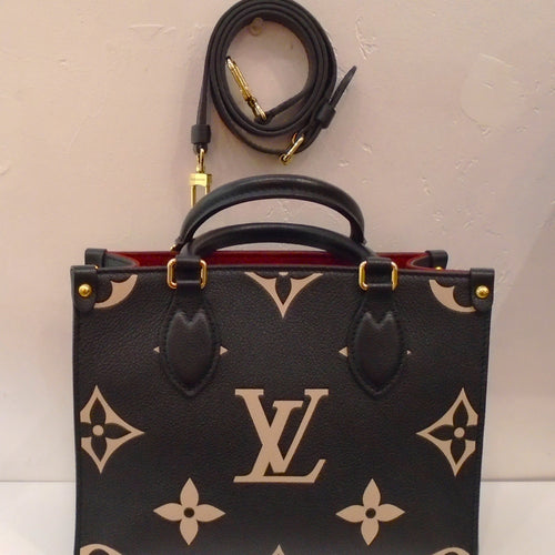 This Louis Vuitton Vintage Bicolor On The Go PM is black with Large Monogram in cream color. It has double carrying handles and a detachable shoulder strap. This bag has gold hardware and the interior is burgandy.