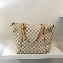 Load image into Gallery viewer, This Louis Vuitton Vintage Damier Azur Totally MM has camel trim, a double shoulder strap, gold hardware and side pockets. The interior of this bag is beige.
