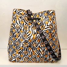 Load image into Gallery viewer, Louis Vuitton Vintage Empreinte Leather Giant Jungle N`eo N`oe
