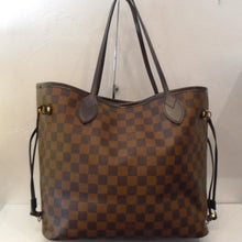 Load image into Gallery viewer, This Louis Vuitton Vintage Damier Ebene Rose Ballerine Neverfull MM has chocolate brown trim to match the bag. It has double generous shoulder straps and side laces to help contain contents of the bag. The interior of the bag is in the Ballerine color which is a soft pastel pink. This bag does have a soiled interior.
