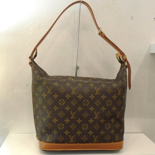 This Louis Vuitton Vintage Monogram Amfar 3-way Vanity Shoulder Bag is a Sharon Stone Design. It has camel trim and gold hardware with a top zippered opening. The interior of this bag is burgandy and has multiple pockets inside.