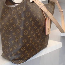 Load image into Gallery viewer, Louis Vuitton Vintage Monogram Atlantis GM
