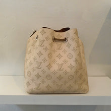 Load image into Gallery viewer, Louis Vuitton Vintage Muria Bucket Bag Mahina Leather
