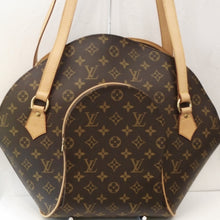 Load image into Gallery viewer, This Louis Vuitton Vintage Monogram Ellipse GM  has a front half moon zipper and a top zipper for easy access. It has camel trim and gold hardware. The interior of the bag is a dark camel  color.
