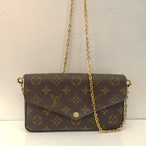 This Louis Vuitton Vintage Monogram Felicie includes a detachable shoulder chain , a card holder and a change purse.  The interior of this bag is red with a pocket so if organized will be ample room for necessities.  