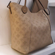 Load image into Gallery viewer, Louis Vuitton Vintage Mahina-Hina MM With Pochette
