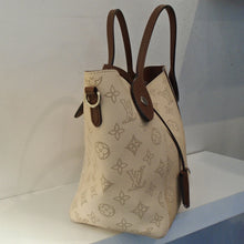 Load image into Gallery viewer, Louis Vuitton Vintage Mahina Hina PM
