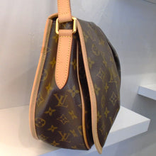 Load image into Gallery viewer, Louis Vuitton Vintage Monogram Menilmontant MM
