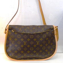 Load image into Gallery viewer, Louis Vuitton Vintage Monogram Menilmontant MM
