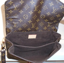 Load image into Gallery viewer, Louis Vuitton Vintage  Monogram Metis Pochette
