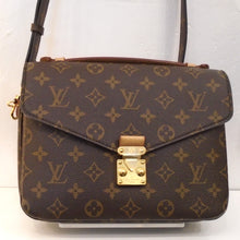 Load image into Gallery viewer, This Louis Vuitton Vintage Pochette M`etis Monogram has the original Louis Vuitton monogram pattern with gold hardware. It has a shoulder strap and carrying handle. The shoulder strap is removable. The interior of this bag is a dark soft brown.
