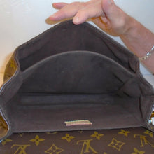 Load image into Gallery viewer, Louis Vuitton Vintage Pochette M`etis Monogram
