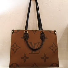 Load image into Gallery viewer, This Louis Vuitton Vintage Monogram On The Go MM Reverse has 4 sides. This bag has the large monogrram pattern with one side dark brown and the other a lighter brown. The sides are in smaller monogram but also have one light brown and the other dark brown. It has gold hardware and dark brown trim. The bag has double shoulder straps and double handles. The interior of this bag is red.
