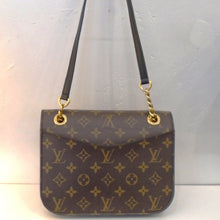 Load image into Gallery viewer, Louis Vuitton Vintage Monogram Passy
