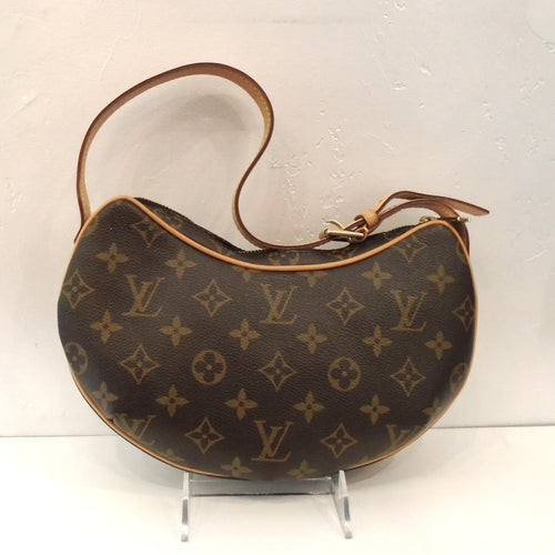 This Louis Vuitton Vintage Monogram Pochette Croissant has the original brown monogram with camel trim. It has a sturdy adjustable strap. The interior of this bag is a soft burgandy.