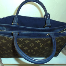 Load image into Gallery viewer, Louis Vuitton Vintage Monogram Popincourt PM
