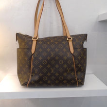 Load image into Gallery viewer, Louis Vuitton Vintage Monogram Totally MM
