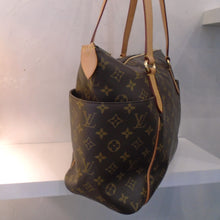 Load image into Gallery viewer, Louis Vuitton Vintage Monogram Totally MM
