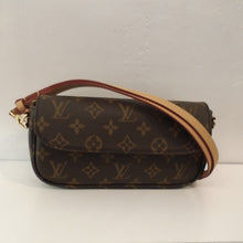 Load image into Gallery viewer, Louis Vuitton Vintage Monogram WOC
