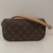 Load image into Gallery viewer, Louis Vuitton Vintage Monogram WOC
