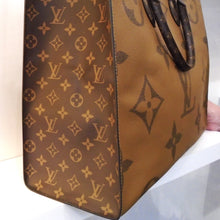 Load image into Gallery viewer, Louis Vuitton Vintage Reverse On The Go GM
