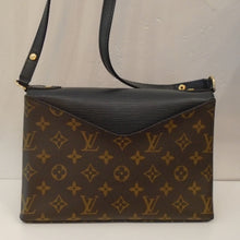 Load image into Gallery viewer, Louis Vuitton Vintage Traditional Monogram/EPI Saint Michel
