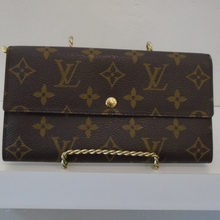 Load image into Gallery viewer, Louis Vuitton Vintage Sarah Wallet
