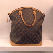 Load image into Gallery viewer, This Louis Vuitton Vintage Lockit Horizontal Satchel is in brown monogram with camel brown trim. It has a leather tab on the end of the zipper that fits into a gold ring to lock the zipper.
