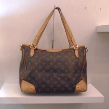 Load image into Gallery viewer, This Louis Vuitton Vintage Monogram Estrela MM has camel leather trim and handles. Detachable shoulder strap is included. The inside of the bag is lined with soft camel material.
