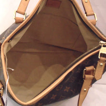 Load image into Gallery viewer, Louis Vuitton Vintage Monogram Estrela MM
